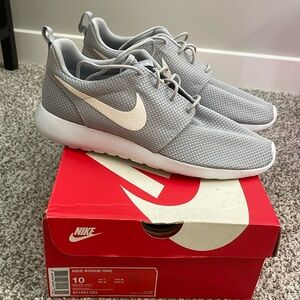 Nike Roshe One Men’s Shoes, size 10, never worn